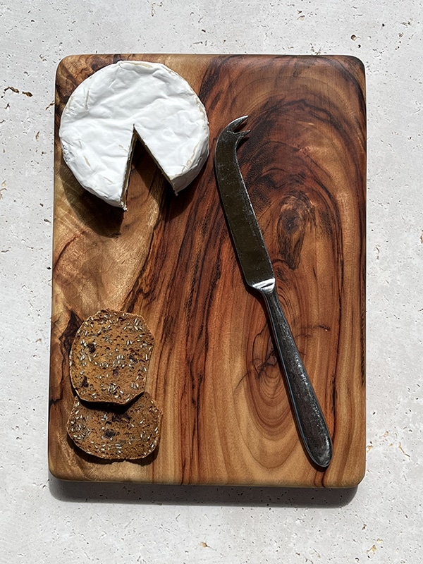 Cheese and crackers on a cutting board with Knife